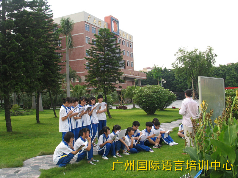 广州市广大附属实验学校外教英语培训项目课堂